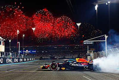 Max Verstappen von Oracle Red Bull Racing beim Großen Preis von Abu Dhabi am 26. November 2023.