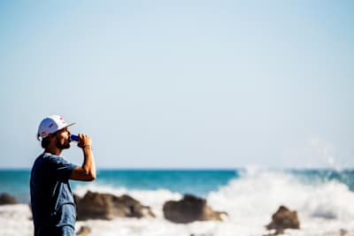 Casper Steinfath boit un Red Bull