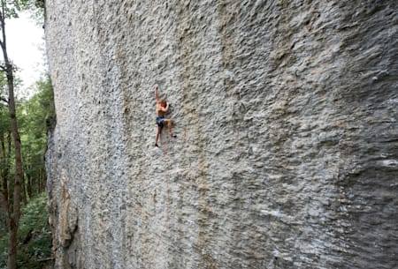 難度9aのスピード・インテグラーレ（スイス）に挑むアレックス・メゴス