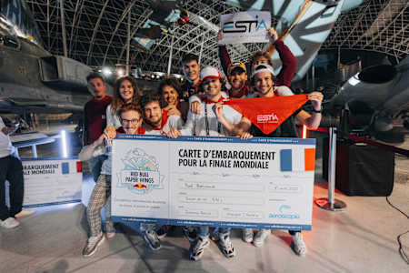Julien Mathieu et Paul Brebinaud ont donc décroché un billet pour la grande finale internationale de Red Bull Paper Wings 2022 dans le célèbre Hangar-7 de Salzbourg, en Autriche.