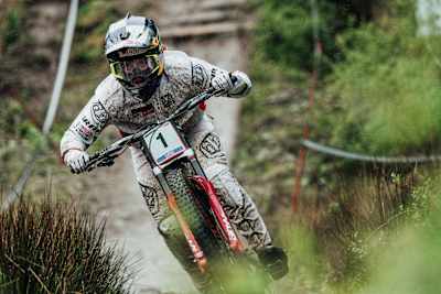 Vali Höll na dirki v Fort Williamu