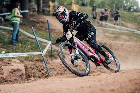 Tahnée Seagrave performs at UCI DH World Cup in Snowshoe, USA on September 15, 2021