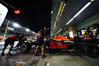 Alex Albon z teamu Red Bull Racing podczas rundy F1 o GP Abu Zabi 2020.