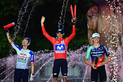 Primož Roglič festeggia durante la cerimonia di premiazione finale della Vuelta a España 2026 (81ª edizione), una tappa di 112 km da Granada a Granada, il 13 settembre 2026 a Granada, in Spagna.
