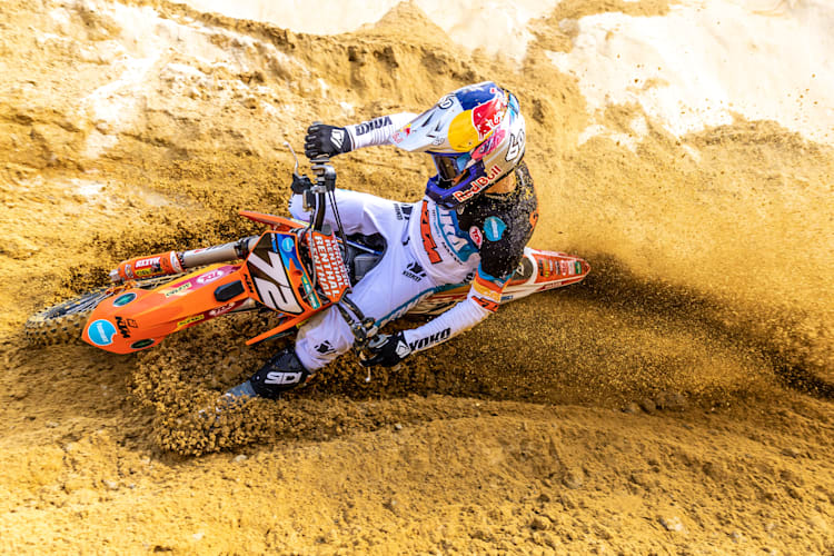 10 Highest Earners From The 2014 Supercross Season How did ryan villopoto earn his money and worth? supercross season