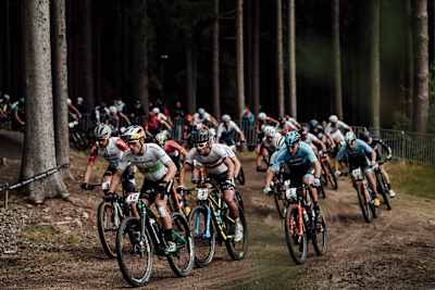 Das Teilnehmerfeld des UCI XCO-World Cups 2020 in Nove Mesto, Tschechien.