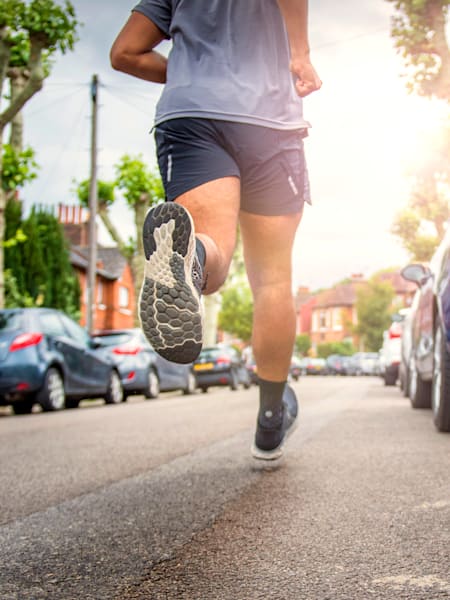 Découvrez l'histoire de Bill Bowerman, l'homme qui a inventé les chaussures de course.