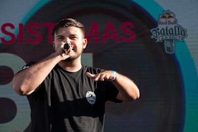 Rapder performs during Red Bull Batalla de los Gallos National Final in Tijuana, Mexico on August 12, 2018.