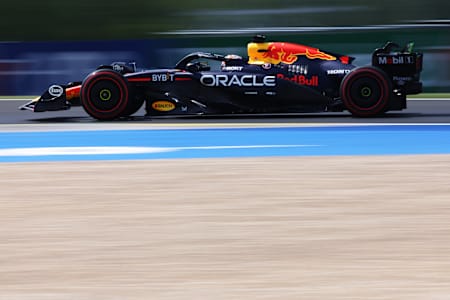 Max Verstappen roule au volant de sa monoplace Oracle Red Bull Racing lors du Grand Prix de Hongrie de Formule 1  2024.