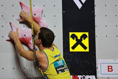 Un competidor durante el Campeonato del Mundo de Escalada de 2018 durante la prueba de escalada rápida.