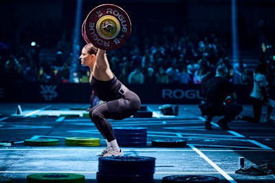 Laura Horváth compite durante la final del World Fitness Project 2025 en Copenhague, Dinamarca, el 19 de diciembre de 2025.