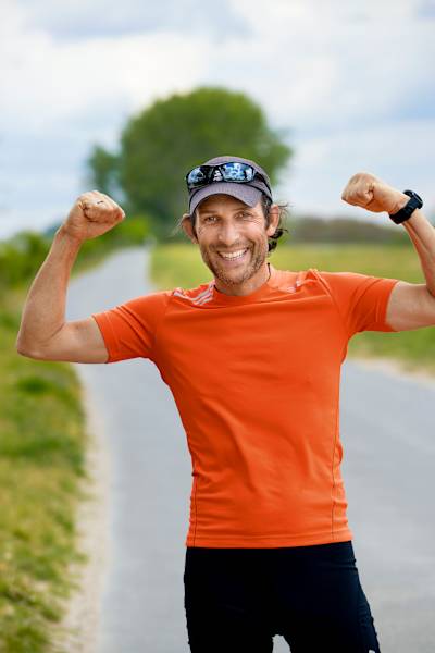 Moderator Tom Walek motiviert sich und andere via App beim WFLWR 2021.