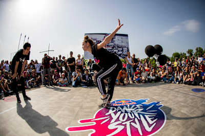 H Κάλλη με τα tutting moves της