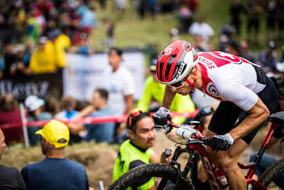 Nino Schurter durante el Campeonato del Mundo de XCO UCI en Mont-Sainte-Anne, Canadá, el 31 de agosto de 2019.