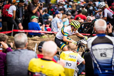 McConnell deja atrás a Neff en la subida de La Marmotte en Mont-Sainte-Anne.