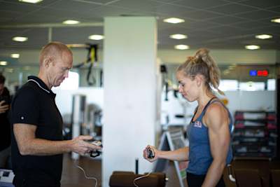 Ida Mathilde udfører testen i grebstyrke