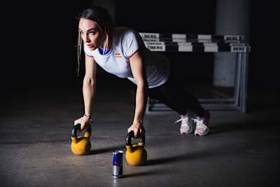 用隨手可得的器材或自身體重，來一場與肌肉的對話吧！