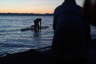Casper Steinfath durante el intento de cruzar en SUP el estrecho que separa el Mar del Norte y el Báltico.