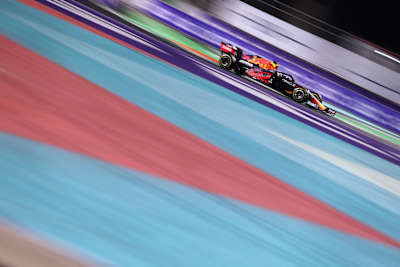 Ферстаппен не упускал шанса обогнать соперников