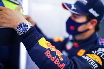 Checo Checks Out His Lid
