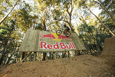Remy Morton sur le wall du bikepark de Boomerang Farm dans le Queensland, en Australie, le 27 juin 2021.