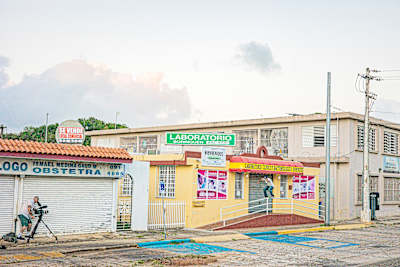 Sheckler Boardslides across & down a rail in Puerto Rico with Ira filming 
