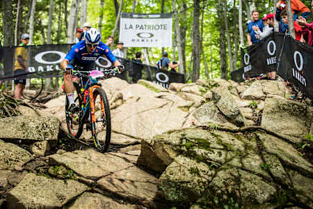 Competidor durante el UCI MTB XCO Elite Men en el Campeonato del Mundo en Mont Saint Anne, Canadá, el 31 de agosto de 2019.
