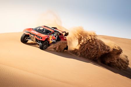 Le pilote de rallye-raid français Sébastien Loeb s'entraîne pour le Dakar 2022.