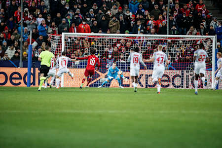 A jól védekező salzburgi védelmen csak a 90. percben talált fogást a Bayern