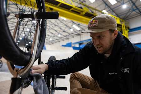 Sebastian Keep tijdens het BMX Performance Camp op het Asylum Skatepark in Sutton-in-Ashfield, 2022.