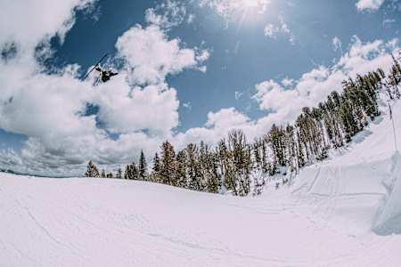 Mac Forehand skis in Mammoth Lakes, California.