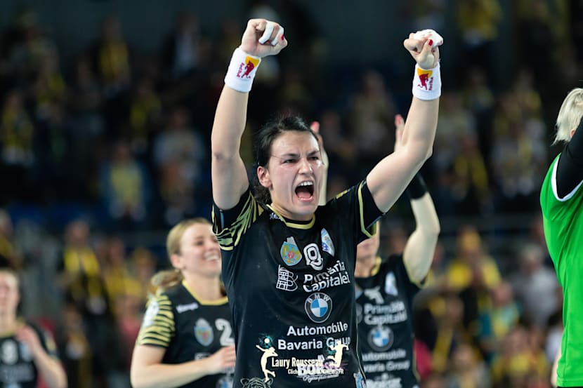 Cristina Neagu Un 8 De Neoprit