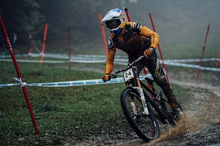 Alan Milway's advice on technique for turning on flat corners on a mountain bike.