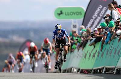 Kate Courtney crosses the finish line during the 11th Lloyds Tour of Britain Women 2026, Stage 3 on August 21, 2026.