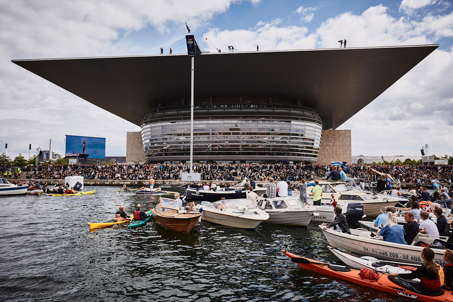 Se Red Bull Cliff Diving fra kajak eller SUP-board!