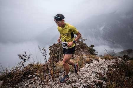 上田はグリップに優れた超軽量シューズを好んでいる