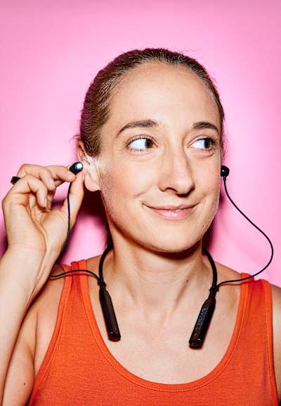 Human Charger spricht Lichtrezeptoren im Ohr an und sorgt für bessere Laune