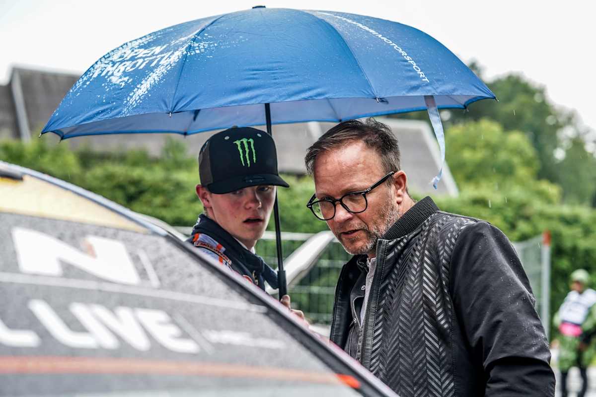 Oliver with father Petter, the 2003 WRC champion