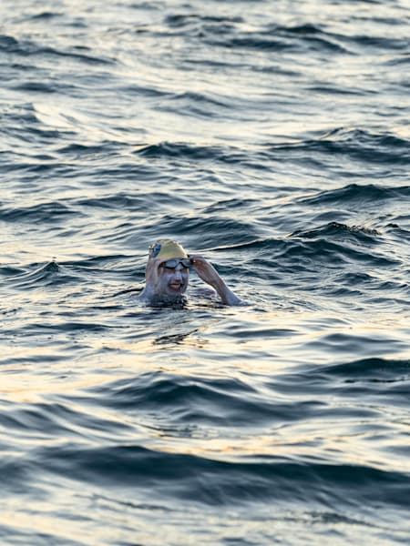 Battling extreme sickness, Jellyfish were the least of Sarah's worries