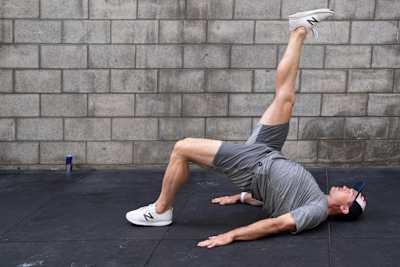 Brook Macdonald performs a sigle leg glute bridge for Red Bull Fit 2019.