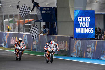 Yuki Kunii gets the checkered Flag of Race 1 ahead of Tatay - Jerez 2019