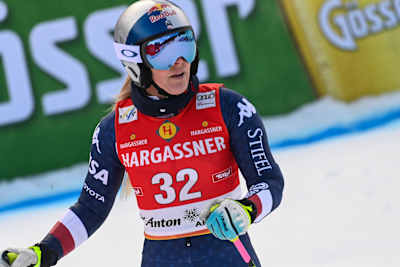 Lindsey Vonn, 9 Ocak 2025'te Avusturya'nın St. Anton kentindeki Kandahar Strecke'de düzenlenen FIS Kayak Alp Disiplini Dünya Kupası kadınlar iniş yarışı sırasında.