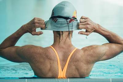 Ardeți caloriile în piscină