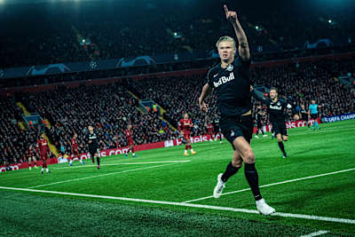 Erling Haaland antes del partido de la Liga de Campeones contra el FC Liverpool en Liverpool, Inglaterra, el 2 de octubre de 2019.