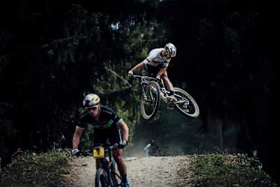 Nino Schurter durante el UCI XCO World Cup en Les Gets, Francia el 14 de Julio, 2019.