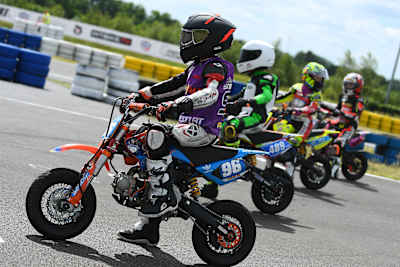 Motocykle Pit Bike to doskonała idealna wejście dla dzieci w świat motocykli i wyścigów