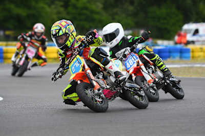 Dzieci trenują na Pit Bike marząc o startach w MotoGP