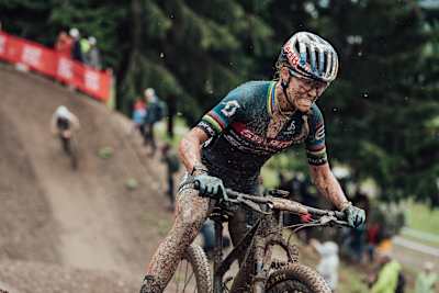 Kate Courtney performs at UCI XCO World Cup in Les Gets, France on July 4, 2021.