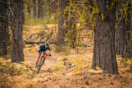 Kate Courtney has the trail to herself