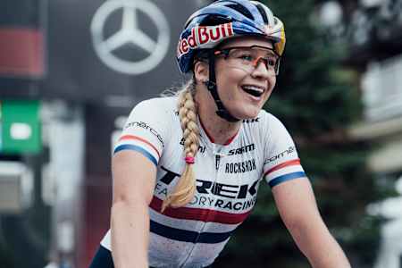 Evie Richards at the start line of the UCI XCO World Cup in Snowshoe in 2019.